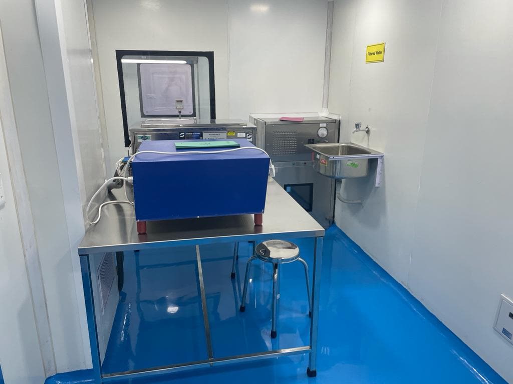 Clean room workstation with lab equipment and wash basin